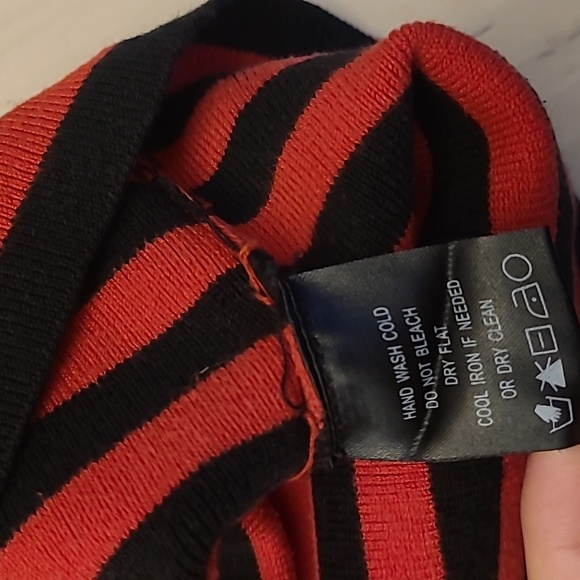 LIKE NEW Y2K Sculpture Silk Red and Black Striped V-neck Sweater - Picture 8 of 11
